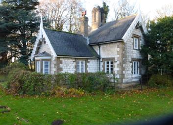 2 Bedroom Detached house to rent