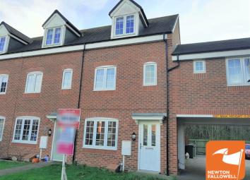 Town house For Sale in Newark
