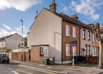 Detached house For Sale in Croydon