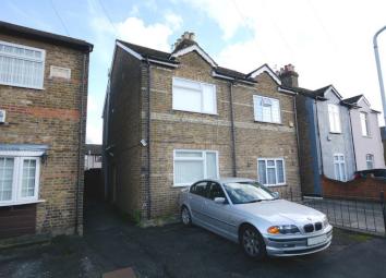 Semi-detached house To Rent in West Drayton