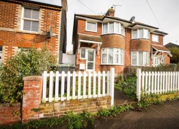 Detached house To Rent in Canterbury