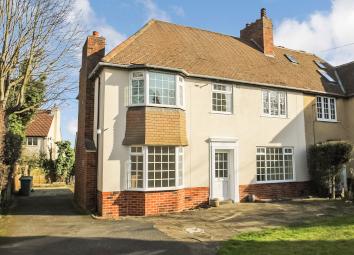 Semi-detached house To Rent in Pudsey