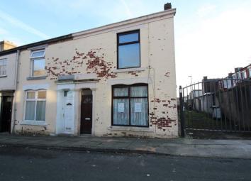 End terrace house To Rent in Darwen