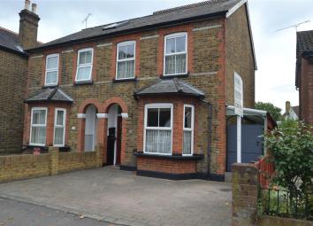 Semi-detached house To Rent in Feltham