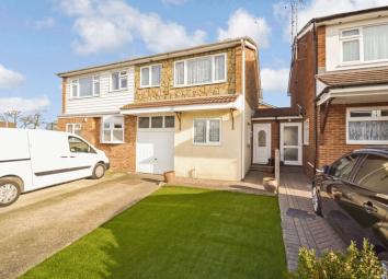 Semi-detached house For Sale in Stanford-Le-Hope