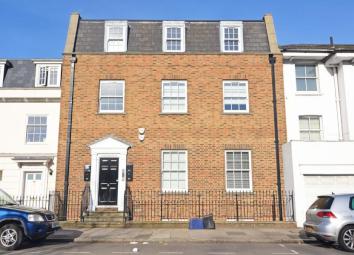 Flat To Rent in East Molesey