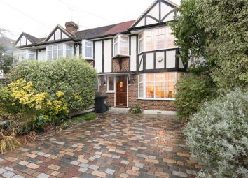 Terraced house To Rent in Kingston upon Thames