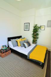 Semi-detached house To Rent in South Croydon