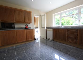 Detached house To Rent in Tadworth