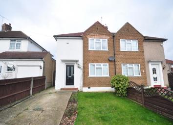 Semi-detached house To Rent in Croydon