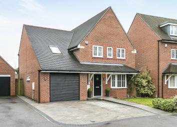 Detached house For Sale in East Grinstead