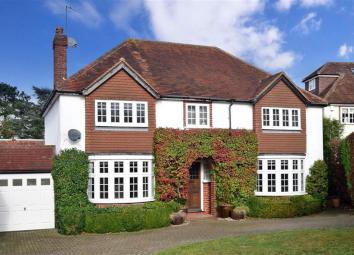 Detached house For Sale in Banstead