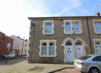 End terrace house To Rent in Preston