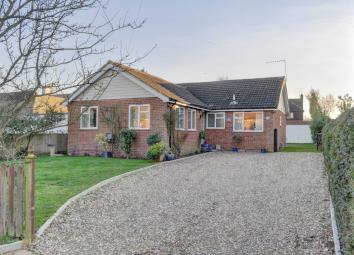 Detached bungalow For Sale in High Wycombe