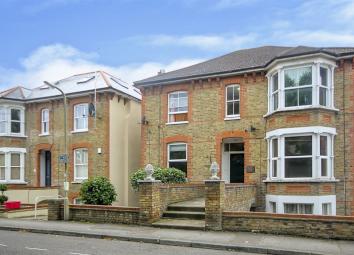 Flat To Rent in Brentwood