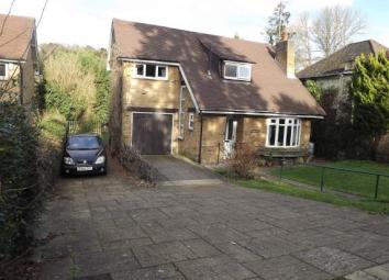 Detached house For Sale in Kenley