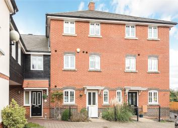 Terraced house For Sale in Alton