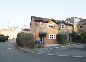 Semi-detached house To Rent in Godalming