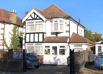 Detached house For Sale in Coulsdon