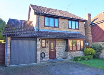 Detached house To Rent in Farnborough