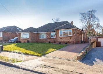Bungalow For Sale in Hitchin