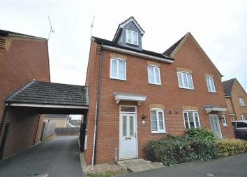 Semi-detached bungalow For Sale in Leighton Buzzard
