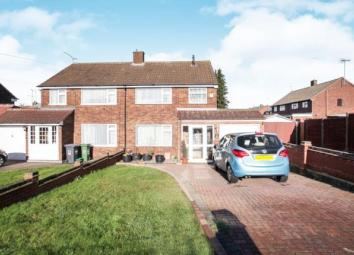 Semi-detached house For Sale in Luton