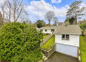 Detached house For Sale in Kenley