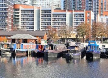 Houseboat To Rent in London