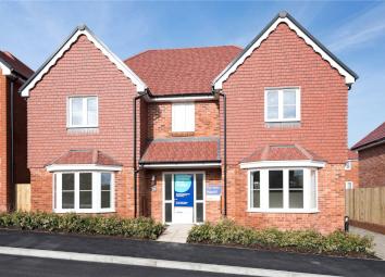 Detached house For Sale in Alton