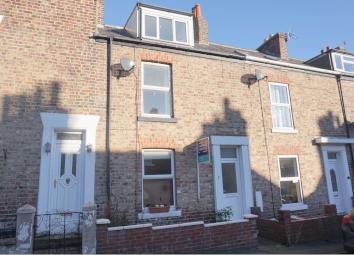 Terraced house To Rent in Whitby