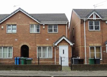 Town house For Sale in Salford