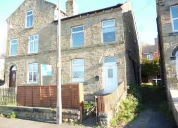 End terrace house To Rent in Batley