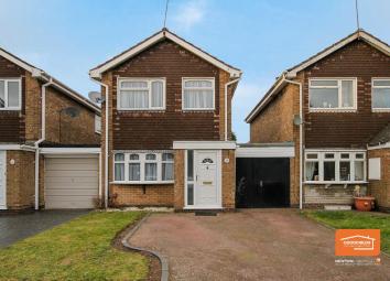 Link-detached house For Sale in Willenhall