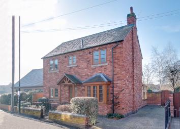 Cottage For Sale in Alcester