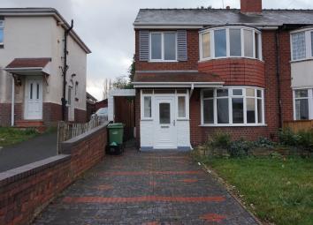 Semi-detached house To Rent in Stourbridge