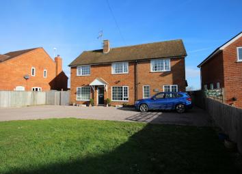 Detached house For Sale in Southam
