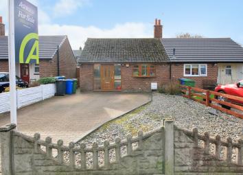 Semi-detached bungalow For Sale in Warrington