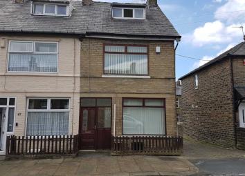 End terrace house To Rent in Halifax