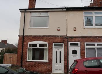 End terrace house To Rent in Mansfield