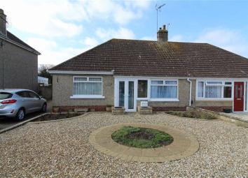 Semi-detached bungalow To Rent in Swindon