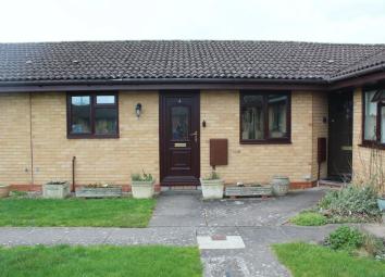 Semi-detached bungalow For Sale in Gloucester