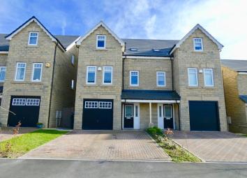 Semi-detached house For Sale in Elland