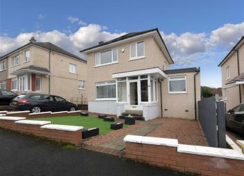 Detached house For Sale in Renfrew