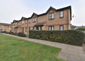 Flat To Rent in Rainham