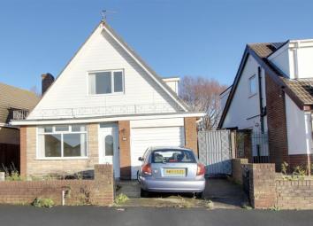 Detached bungalow For Sale in Blackpool