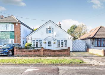 Detached house For Sale in Rainham