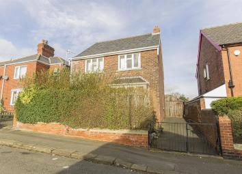 Detached house For Sale in Chesterfield