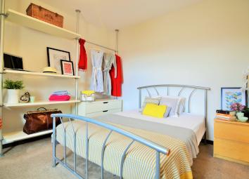 Semi-detached house To Rent in Reading