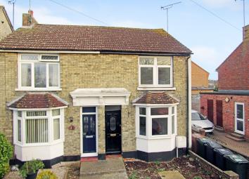Semi-detached house For Sale in Ashford